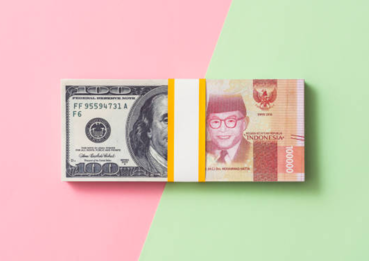 Nilai Tukar Rupiah Hampir Capai Rp17 Ribu Dolar AS Saat IHSG Menguat