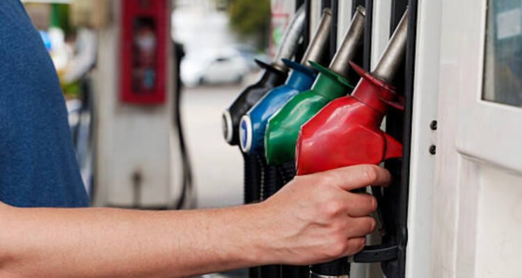 Tak Jadi Naik Harga, DPR RI Minta Warga Tidak Panic Buying Hingga Timbun BBM