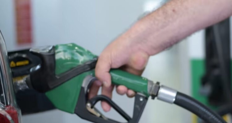 Konsumsi Masyarakat Terhadap BBM Subsidi Akan Dibatasi Mulai 1 April?