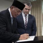 Menteri Urusan Perang Amerika Serikat, Pete Hegseth, dan Menteri Pertahanan Sjafrie Sjamsoeddin.