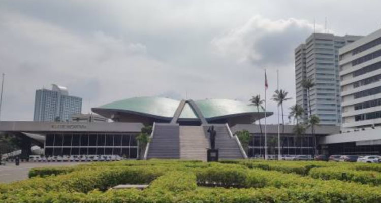 Asap Karhutla Hingga Malaysia dan Singapura, DPR Minta Tidak Hanya Protes
