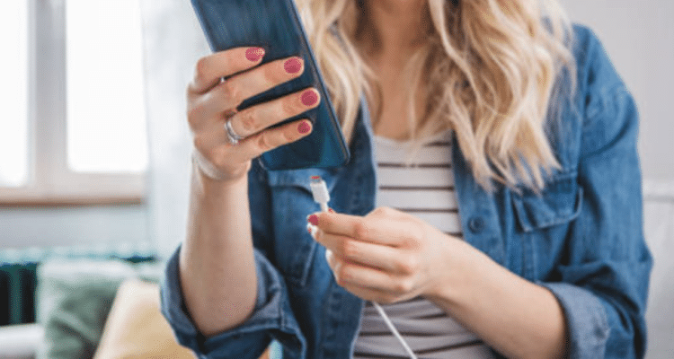 Penggunaan Smartphone Saat Isi Daya Tidak Mudah Rusak dengan Teknologi Ini