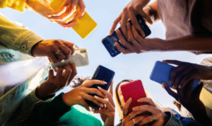 Pastikan Seluruh Anggota Grup WhatsApp Membaca Pesan Anda dengan Cara Ini!