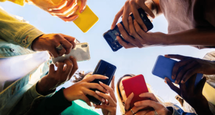 Pastikan Seluruh Anggota Grup WhatsApp Membaca Pesan Anda dengan Cara Ini!